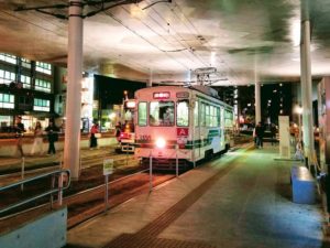 熊本市交通局1350形電車　夜間走行時は特にかっこいい